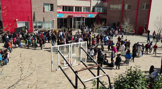 YANGINDA TAHLİYE EDİLEN ÖĞRENCİLER EVLERİNE GÖNDERİLDİ