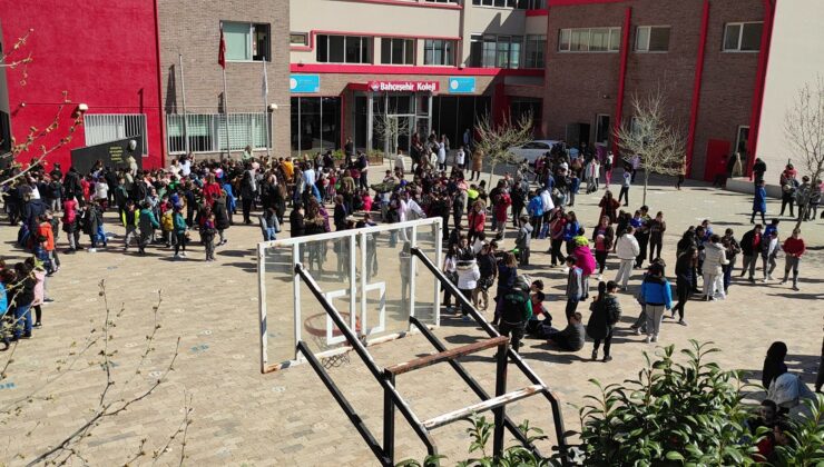 YANGINDA TAHLİYE EDİLEN ÖĞRENCİLER EVLERİNE GÖNDERİLDİ