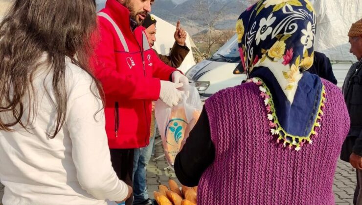 DEPREM BÖLGESİNE GÜNLÜK İKİ BİN EKMEK ULAŞTIRILIYOR