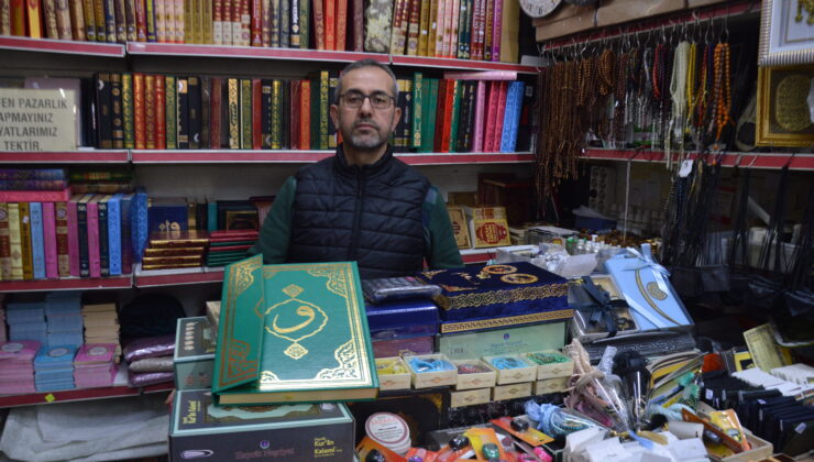 DİNİ ESERLERE YOĞUN İLGİ