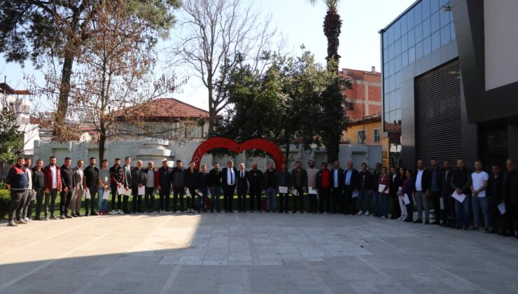 TEŞEKKÜR BELGELERİNİ TAKDİM ETTİ