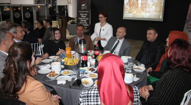 İFTAR YEMEĞİNDE BULUŞTULAR