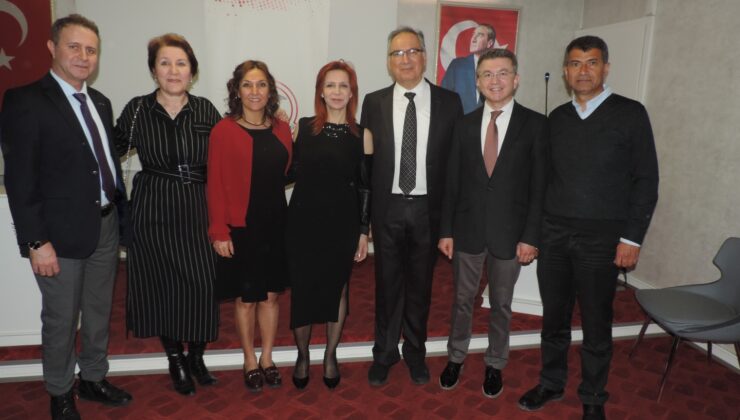 TABİP ODASINDA EMEKTAR SAĞLIKÇILARA PLAKET