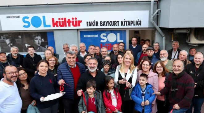 SOL KÜLTÜR FAKİR BAYKURT KİTAPLIĞI ÜNLÜ OYUNCUNUN KATILIMIYLA AÇILDI!