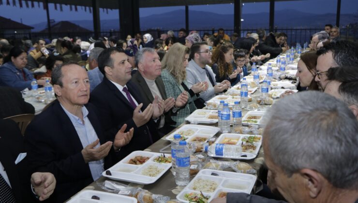 BİNLERCE HONAZLI ORUCUNU KAPALI PAZARYERİNDE BİRLİKTE AÇTI