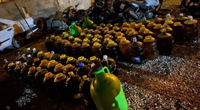 1,7 TON ZEYTİNYAĞIYLA YAKALANDILAR