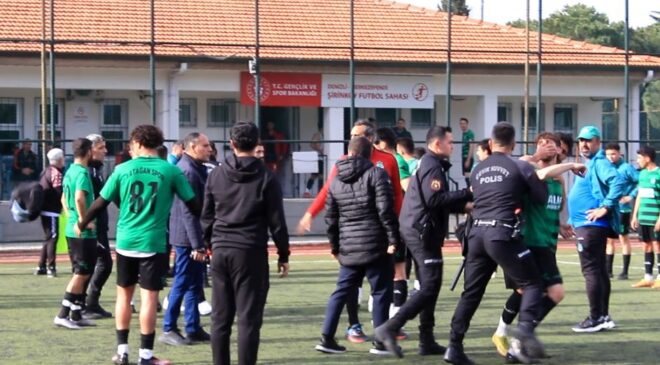 Yeşil saha bu kez takım içi kavgayla ringe dönüştü