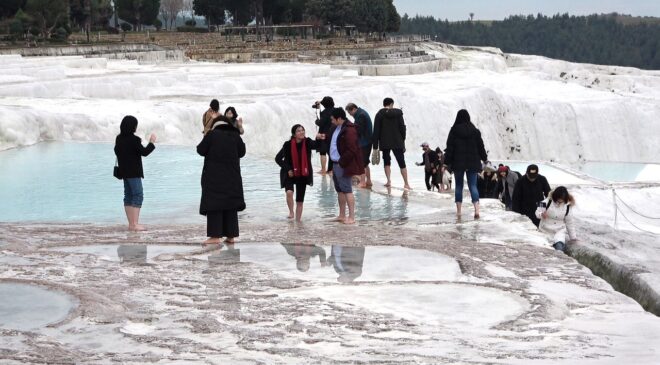 BAHARLA BİRLİKTE PAMUKKALE’DE YOĞUNLUK BAŞLADI