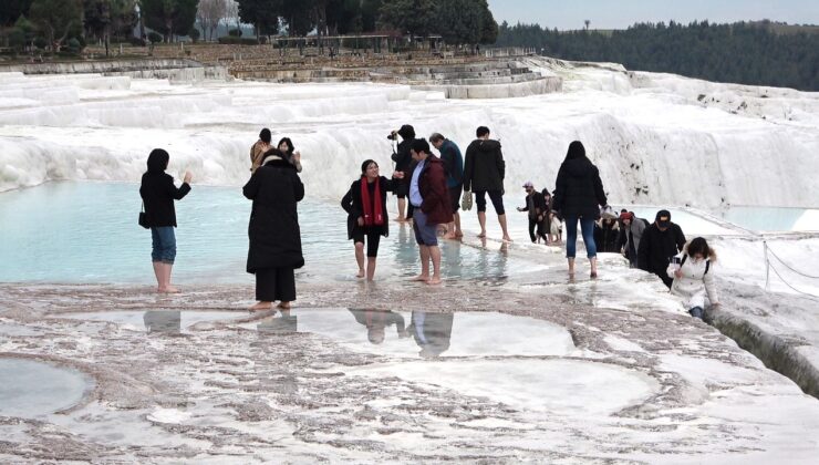BAHARLA BİRLİKTE PAMUKKALE’DE YOĞUNLUK BAŞLADI
