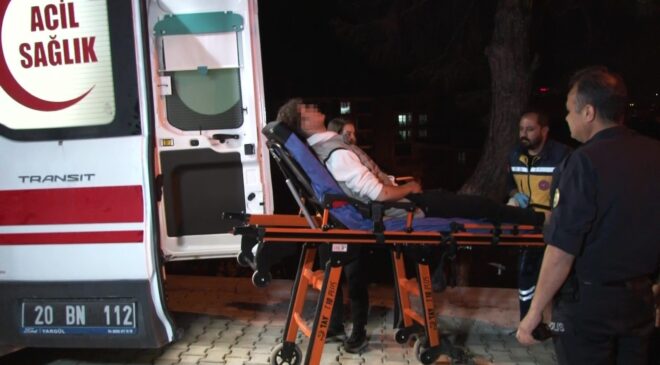 Pompalı tüfekten çıkan saçmalar yol kenarında oturan gençlere isabet etti; 4 yaralı