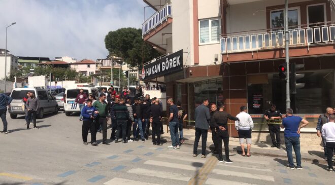 EŞİNİN İLİŞKİ YAŞADIĞI ESNAFI ÇOCUĞUNUN GÖZÜ ÖNÜNDE ÖLDÜRDÜ