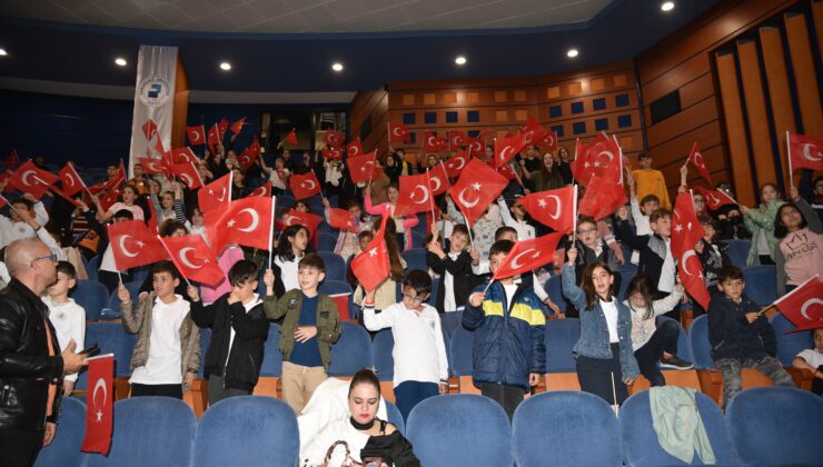 DEPREMZEDE ÖĞRENCİLER, ÇOCUK ŞENLİĞİNDE DOYASIYA EĞLENDİ