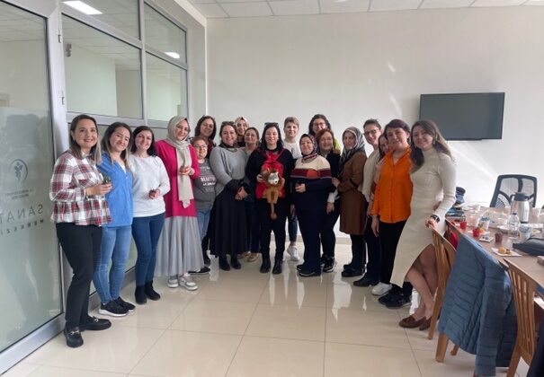 KADIN ÜRETİCİLER ÜRÜN FOTOĞRAFLAMAYI ÖĞRENİYOR