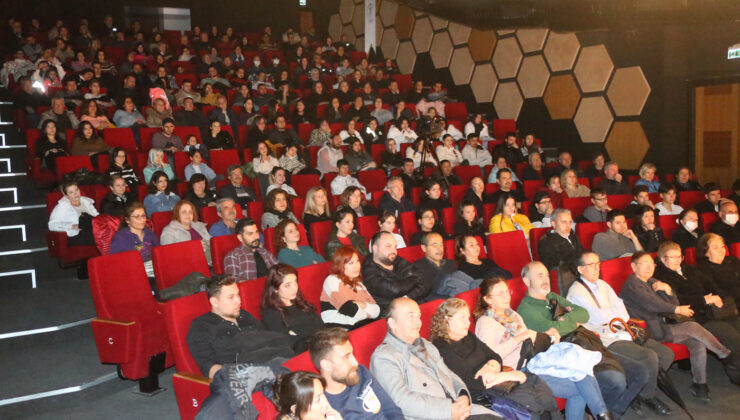 MERKEZEFENDİ KENT TİYATROSU KEYİFLİ ANLAR YAŞATIYOR