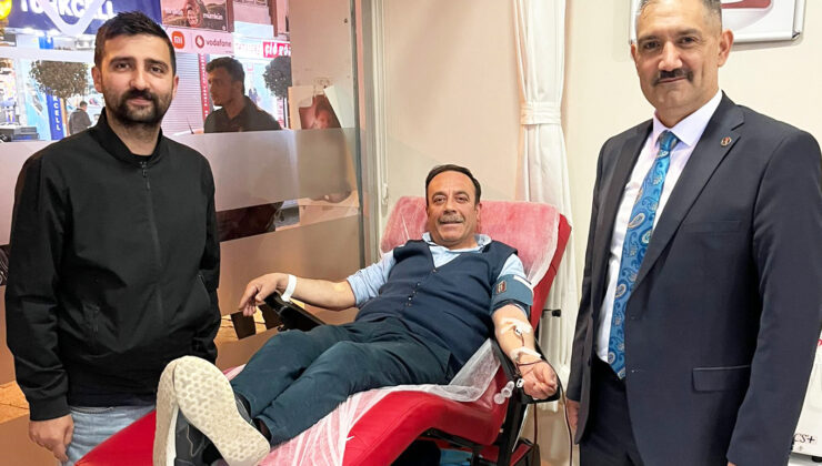 SEÇİM ÇALIŞMASINA ARA VEREREK KAN VERMEYE GİTTİ