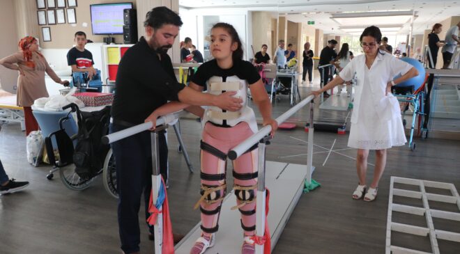 Kızı gibi özel çocuklar için yaptığı yeni şarkısını Cumhurbaşkanı Erdoğan’a armağan etti