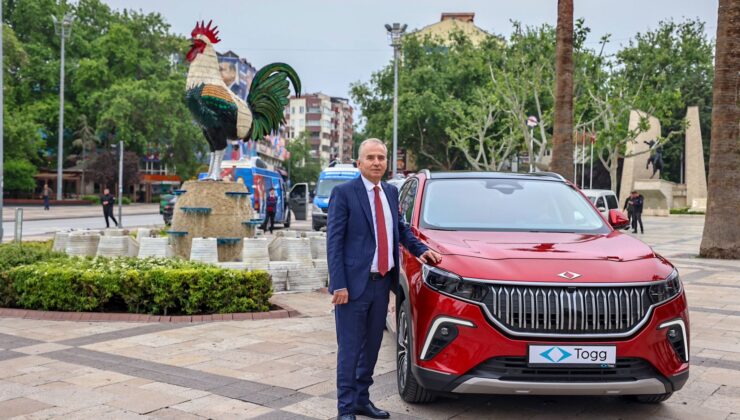 BAŞKAN ZOLAN MAKAM ARACI TOGG İLE ŞEHİR TURU ATTI