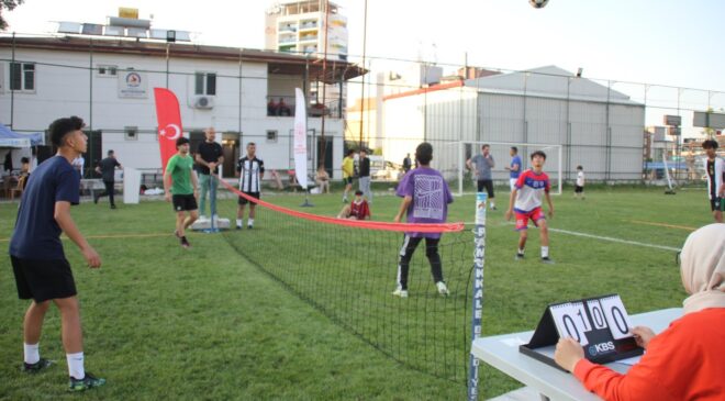 Tenisi ayakla oynayanların şenliği sürüyor