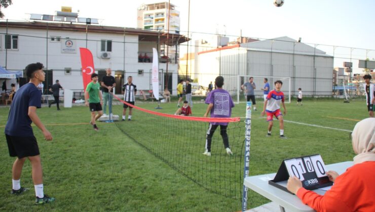 Tenisi ayakla oynayanların şenliği sürüyor