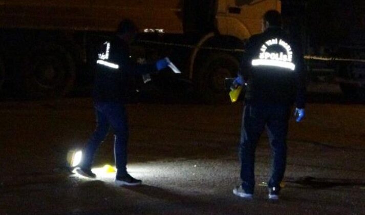 TARTIŞTIĞI HUSUMETLİSİNİ VURDU