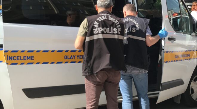 İKİ GRUP GENCİN KAVGASINDA BIÇAKLAR ÇEKİLDİ