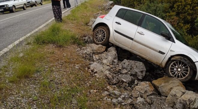 YAĞIŞ YOLDA KAZA YARATTI