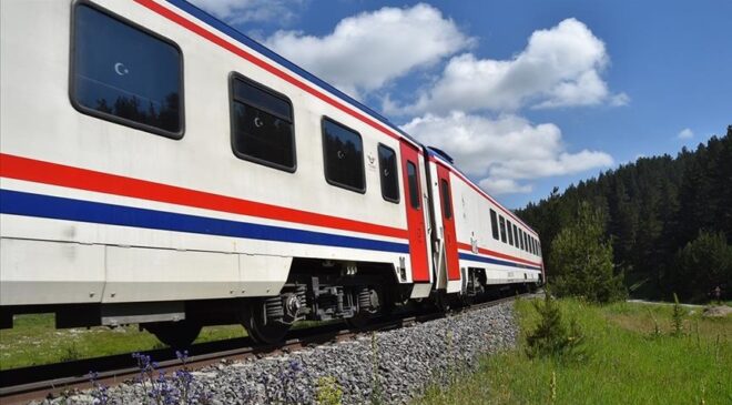 TRENİN ÇARPTIĞI ÇOCUK HAYATINI KAYBETTİ
