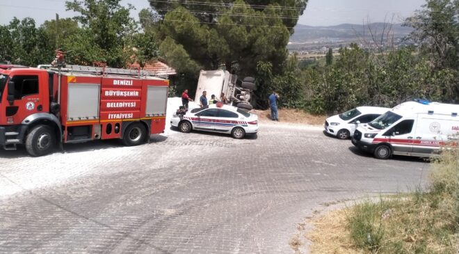ŞARAMPOLE DEVRİLEN KAMYONUN SÜRÜCÜSÜ YARALANDI