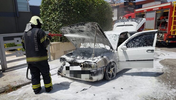 OTOMOBİL YANGINDA KULLANILAMAZ HALE GELDİ