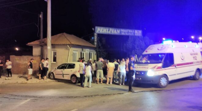 Virajı alamayan otomobil son sürat duvara çarptı: 2 yaralı