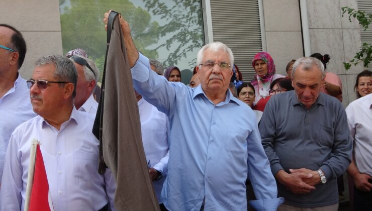 BANKA ŞUBESİNİN KAPANACAĞINI ÖĞRENEN ÇİFTÇİLERDEN OTURMA EYLEMİ