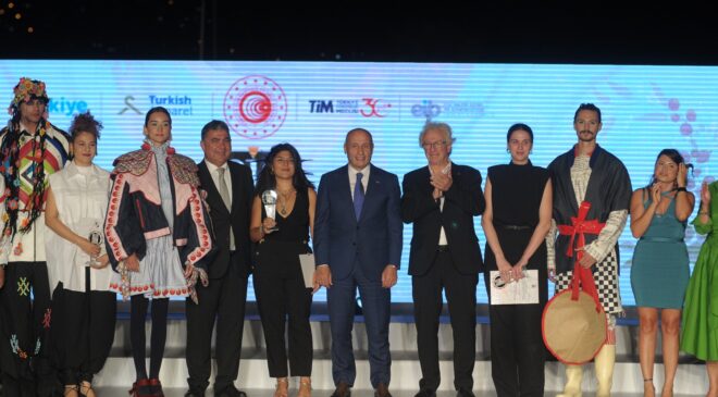 MODAYI SÜRDÜRÜLEBİLİRLİKLE DÖNÜŞTÜRÜYORLAR
