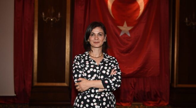 SİYASAL İLETİŞİMCİ ÖZTÜRK: DEZENFORMASYON DEMOKRASİYE ZARAR VERİYOR