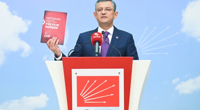 ÖZGÜR ÖZEL ADAYLIĞINI AÇIKLADI
