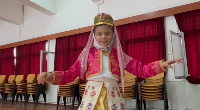 KALP GÖZÜYLE GÖRÜYOR