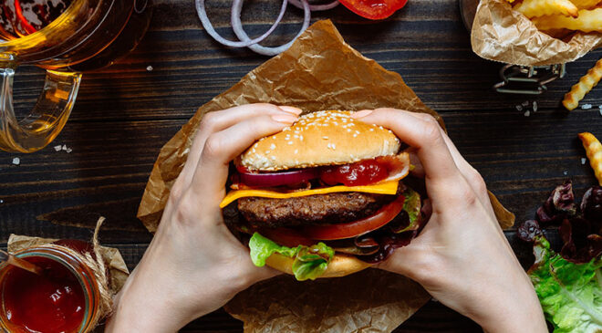 YANLIŞ BESLENME, KANSERE DAVETİYE ÇIKARIYOR