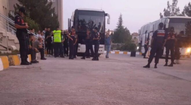 DENİZLİSPOR TARAFTAR GRUBU OTOBÜSÜNE SİLAHLI SALDIRI