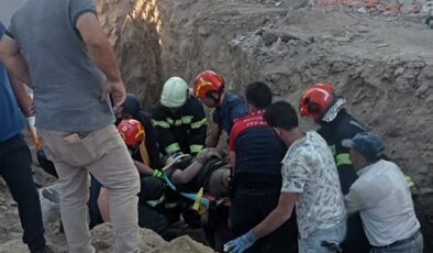 GÖÇÜK ALTINDA KALAN İŞÇİ KURTARILARAK HASTANEYE KALDIRILDI