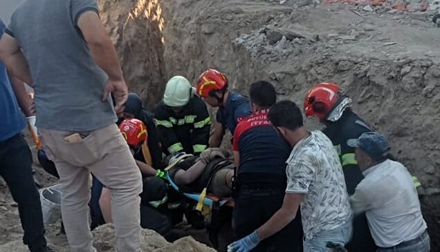 GÖÇÜK ALTINDA KALAN İŞÇİ KURTARILARAK HASTANEYE KALDIRILDI