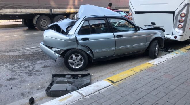 ZİNCİRLEME KAZADA 4 ARAÇ BİRBİRİNE GİRDİ: 1 YARALI