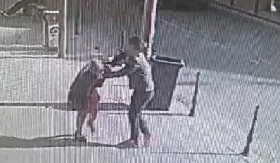 SAÇINDAN TUTTUĞU KADINI DAKİKALARCA SÜRÜKLEDİ