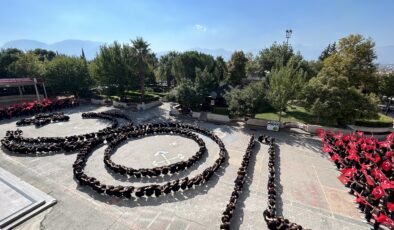 ÖĞRETMENLERDEN 100. YILA ÖZEL KOREOGRAFİ