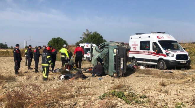 TARLAYA UÇAN ARAÇTA 5 KİŞİ YARALANDI