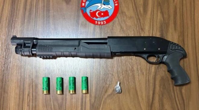SİLAH KAÇAKÇILARINA ŞAFAK BASKINI