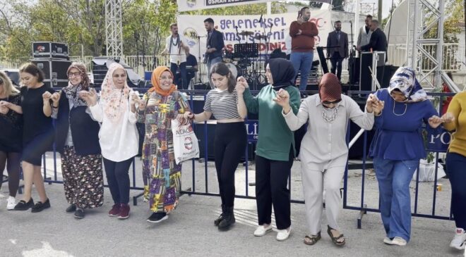 5 TON HAMSİYİ BEDAVA DAĞITTILAR
