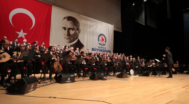 ATATÜRK SEVDİĞİ ŞARKILARLA ANILDI