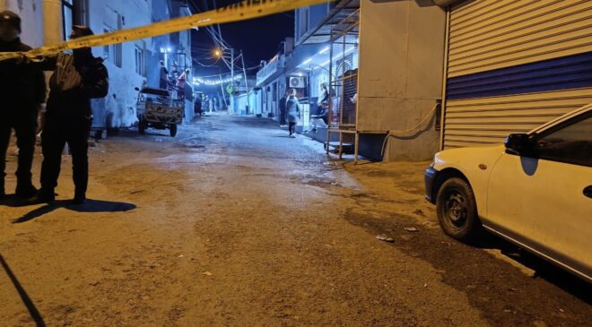 İSTEDİĞİ PARÇA ÇALMAYINCA DÜĞÜNÜ BASTI: 1 ÖLÜ 7 YARALI