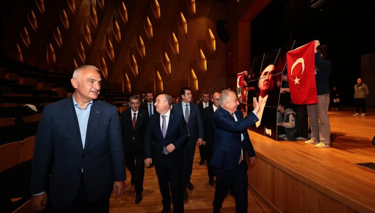 BAKAN ERSOY’DAN BİLİM, KÜLTÜR VE SANAT MERKEZİNE TAM NOT