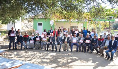 BEYAĞAÇ’TA ÇİFTÇİ TARLA OKULU SERTİFİKA TÖRENİ YAPILDI