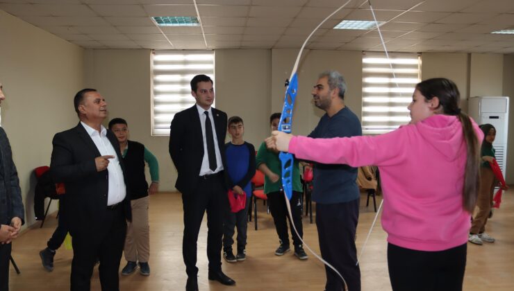 Çal İlçesinde ilk kez ata sporu kursu açıldı